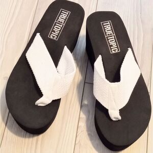 (31-4503) Women's True Topic Sandals Sz 7.5